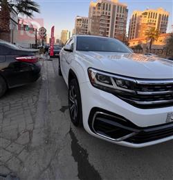 ڤۆڵکسواگن ئەتڵەس کرۆس سپۆرت